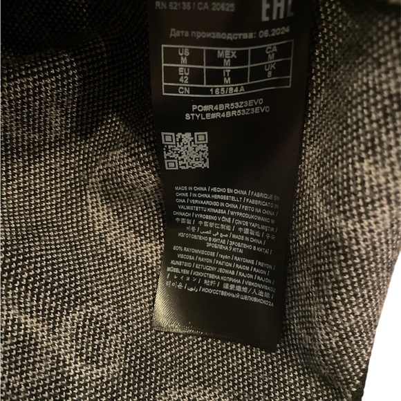 Guess Black/Gray Rosalie Jacquard Sweater Size Medium NWT - Picture 3 of 4